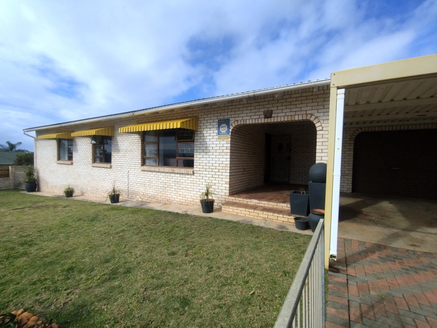 3 Bedroom Property for Sale in Wavecrest Eastern Cape
